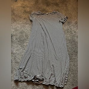 Old navy black and white striped dress size small